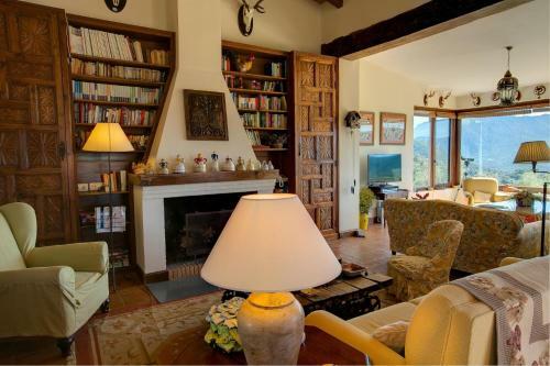Dehesilla De Algar Villa Sleeps 8