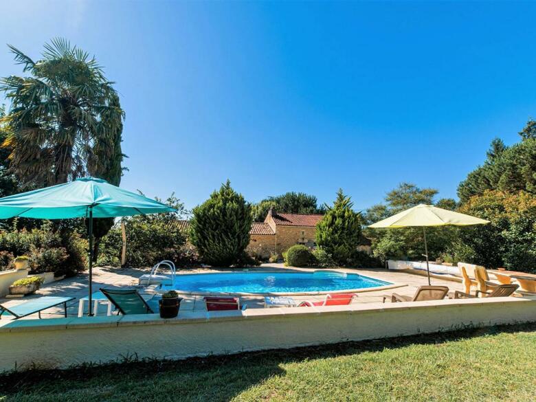 Ferienhaus Mit Pool Blanquefort S. Briolance 300s