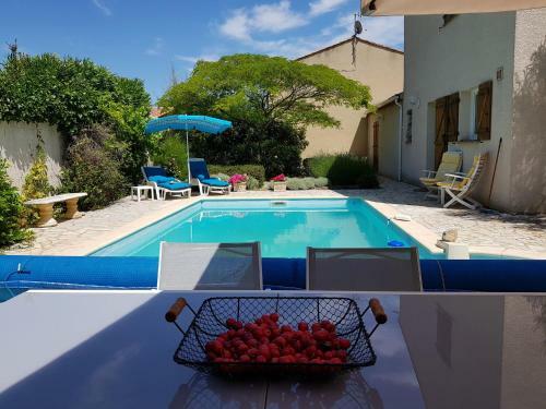 Elegant Villa In Bize-minervois With Pool
