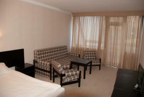 Everest Hotel