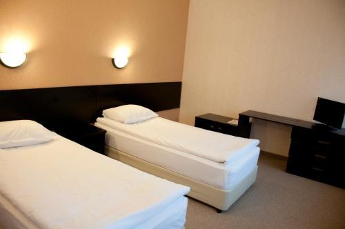 Everest Hotel