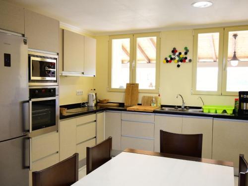 Spacious Holiday Home In Vire-sur-lot With Swimming Pool
