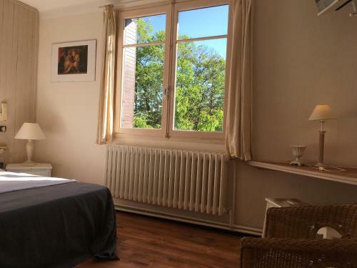 Hotel La Mirabelle-casteil Country House