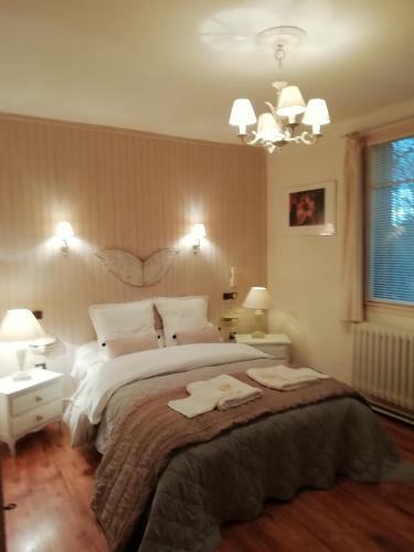 Hotel La Mirabelle-casteil Country House