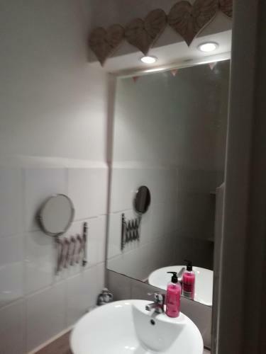 Hotel La Mirabelle-casteil Country House