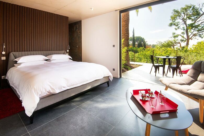 Hostal The Address Cassis