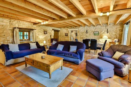 Chermignac Villa Sleeps 6 Pool