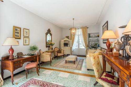 Combes Villa Sleeps 14 Pool Wifi