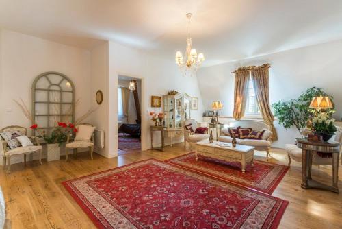 Combes Villa Sleeps 14 Pool Wifi