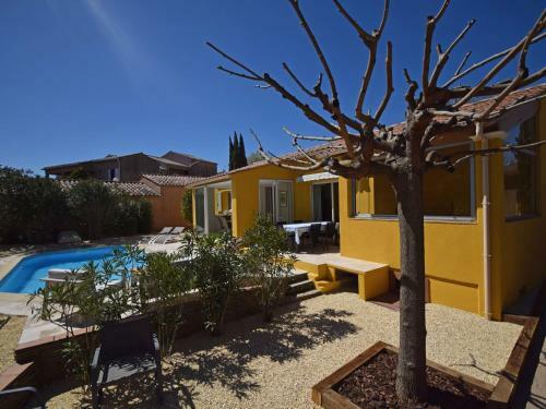 Cozy Holiday Home In Cogolin With Heated Pool