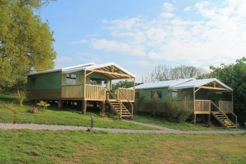 Emerald Coast Gites And Lodge