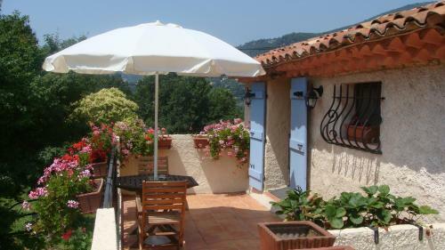 B&B With Charm, Quiet, Kitchen, Sw Pool.
