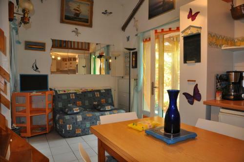 Agr�able Petite Maison Avec Jardin - 1201