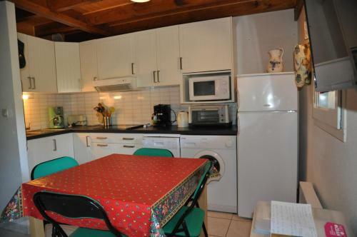 Agr�able Petite Maison Avec Jardin - 1201