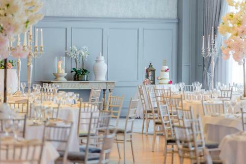 Carlton Shearwater Hotel
