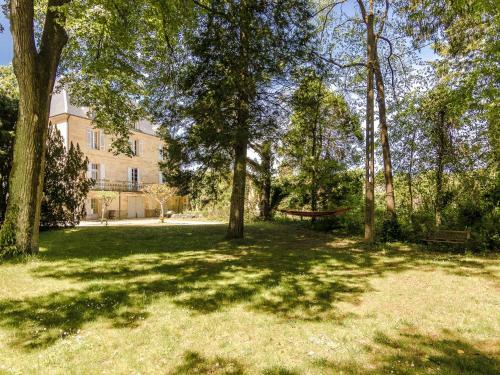 Quaint Holiday Home In Lalinde With Jacuzzi