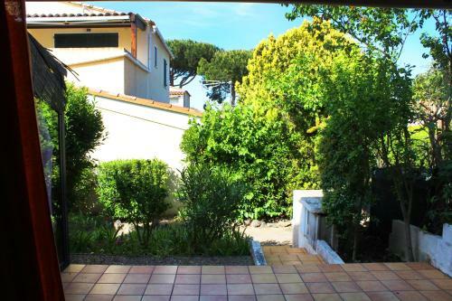 Villa Mitoyenne Au Calme de La Pin�de Avec Piscine - Cap D'agde - Ref Berg159
