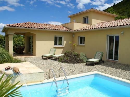 Luxurious Villa With Private Pool In Les Vans