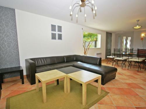 Luxurious Villa With Private Pool In Les Vans