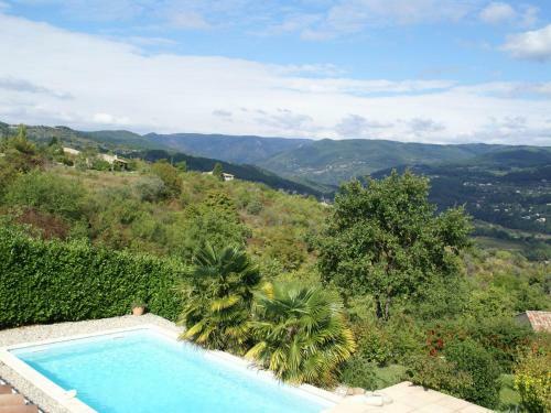 Luxurious Villa With Private Pool In Les Vans
