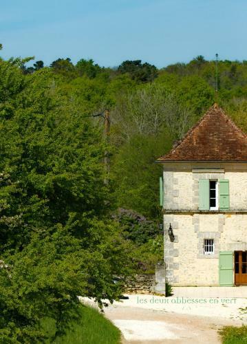Les Deux Abbesses En Vert | La Grande Maison B&B