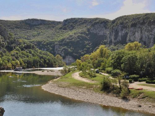 Quaint Villa In Saint-andre-de-roquepertuis With Pool
