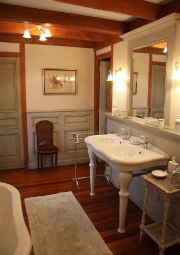 Bed & Breakfast Manoir Montdidier Burgundy