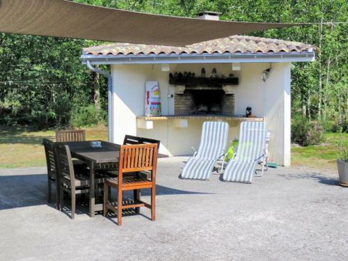 Holiday Home Anguilouse (ghp100)