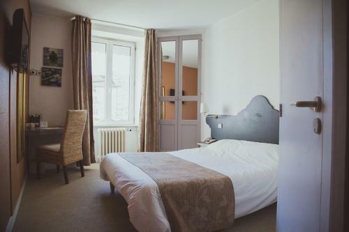 Hotel H�tel Logis Le Bourbon