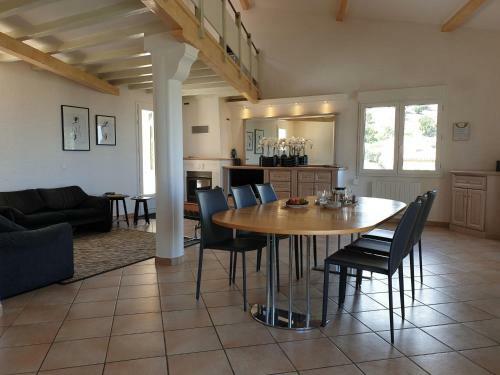 Spacious Villa In Var With Swimming Pool
