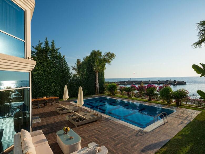 Hotel Rubi Platinum Spa Resort & Suites
