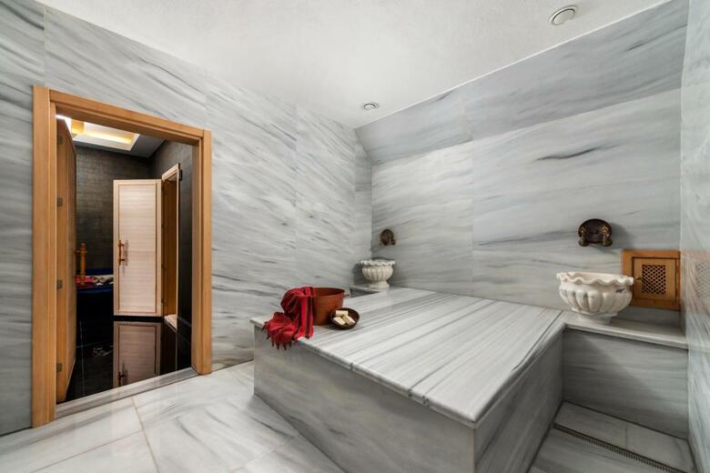 Hotel Rubi Platinum Spa Resort & Suites