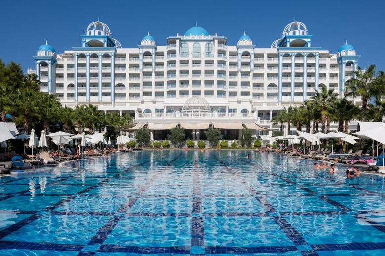Hotel Rubi Platinum Spa Resort & Suites