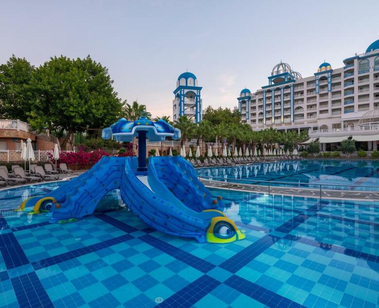 Hotel Rubi Platinum Spa Resort & Suites