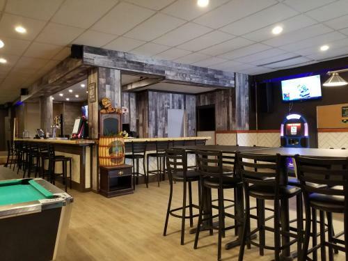 Hotel Admiral Inn & Suites