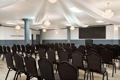 Hotel Admiral Inn & Suites