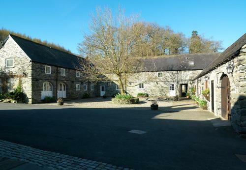 Bryn Melyn Farm Cottages