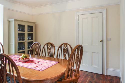 Devonshire House, 5 Bedroom House, Sleeps 12