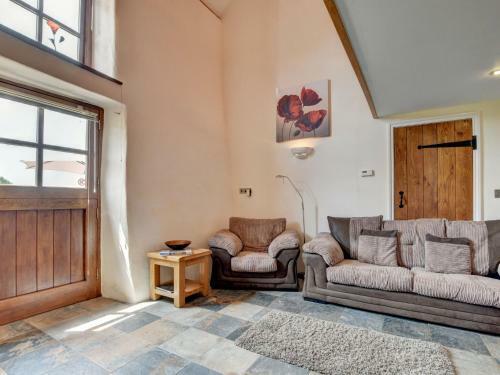 Lovely Apartment In Bampton With Jacuzzi