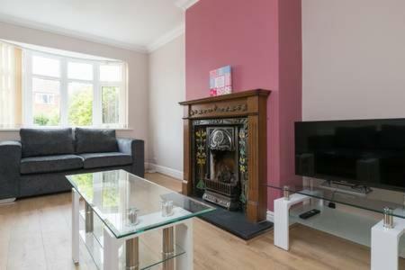 Apartamentos Solihull/nec/airport 3 Br Semi-detached House