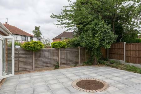 Apartamentos Solihull/nec/airport 3 Br Semi-detached House