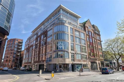 Ultimate Location 3 Bed Apartment