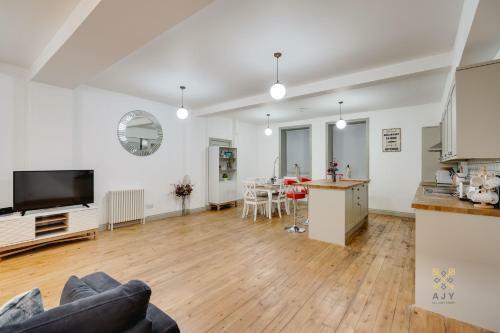 Queens Ajy Birmingham City Centre Apartment