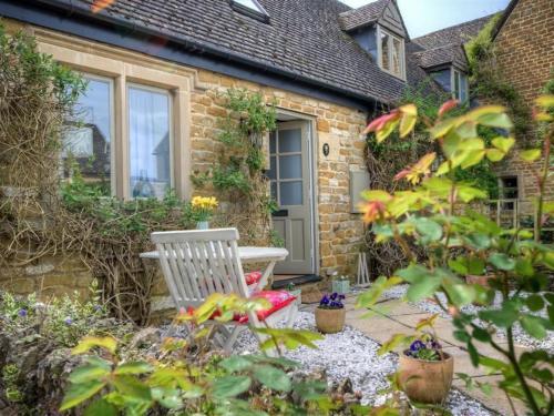 Bobble Cottage, Bourton On The Water