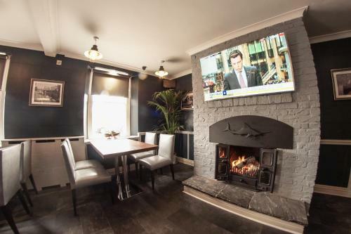 Quayside Hotel & Bar