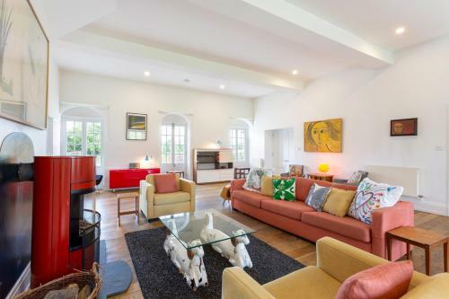 Broughton Astley Villa Sleeps 11 Wifi