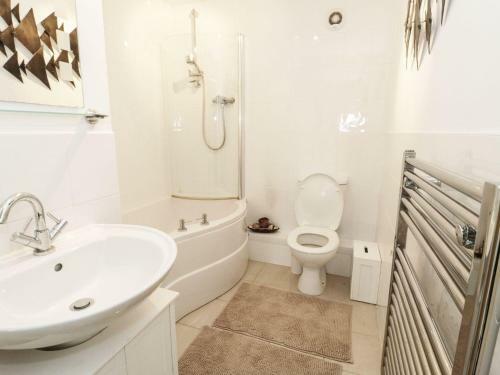 14 Cae Derwydd, Cemaes Bay