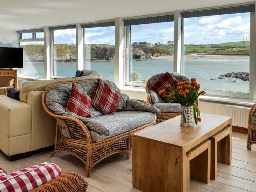 Angorfa, Cemaes Bay