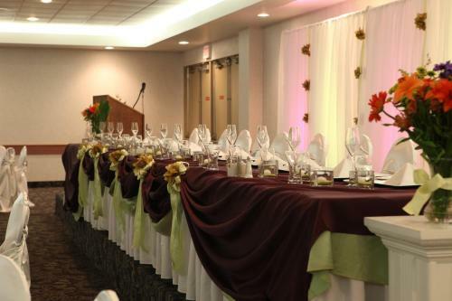 Hotel St. Albert Inn & Suites
