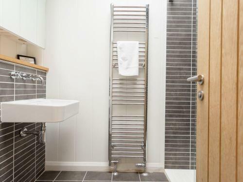 6 Lake View, Looe